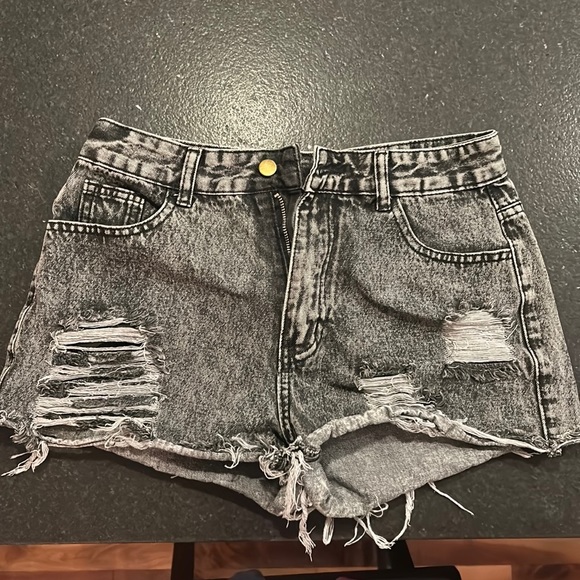 Dark grey denim shorts ! - Picture 1 of 5